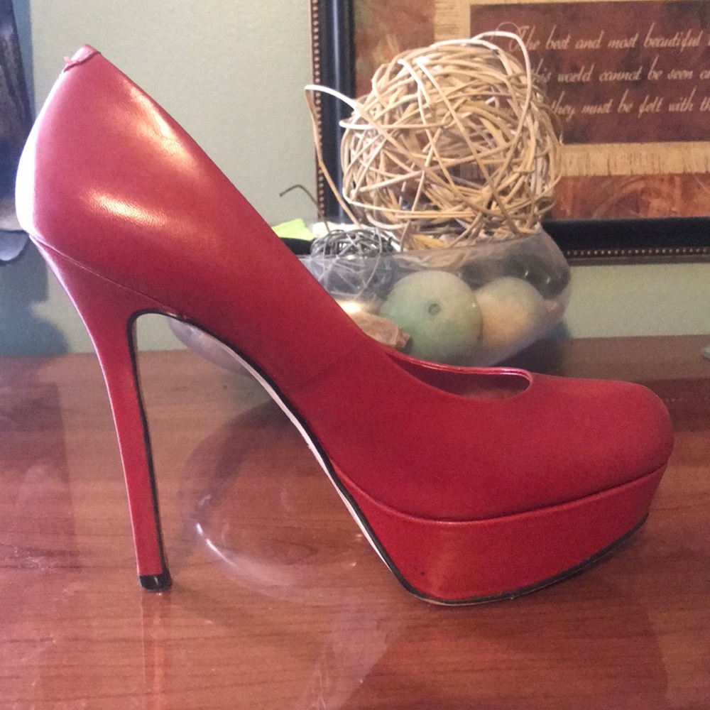 Red pump - Picture 3 of 3